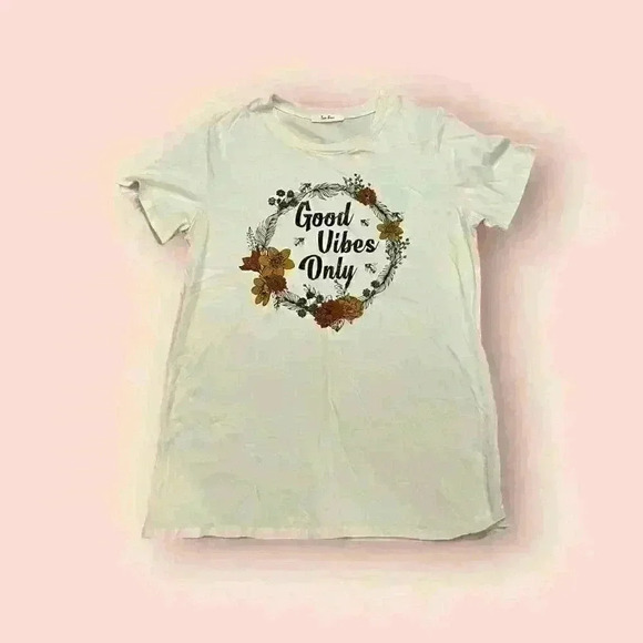 Trs Bien Unisex White Floral Wreath Good Vibes Only Inspirational T-Shirt - Picture 1 of 4